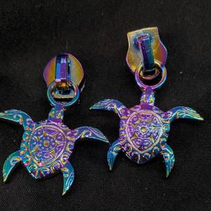 Zipper Turtle, breit, regenbogen, glänzend, 1 Stück / Schieber für Reißverschlüsse mit Spiralraupe Bild 1