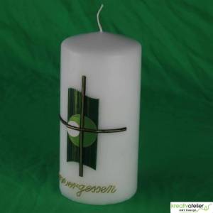 weiße, kleine Trauerkerze/Gedenkkerze mit Kreuz und Echtwachsbeschriftung "unvergessen", Kerze zum Gedenken Bild 5