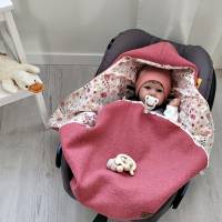 Kuschelige Einschlagdecke aus Walkloden, Wolle für deine Babyschale - praktisch & warm für dein Baby Rot Gänseblümchen Bild 3