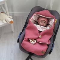 Kuschelige Einschlagdecke aus Walkloden, Wolle für deine Babyschale - praktisch & warm für dein Baby Rot Gänseblümchen Bild 4
