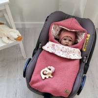 Kuschelige Einschlagdecke aus Walkloden, Wolle für deine Babyschale - praktisch & warm für dein Baby Rot Gänseblümchen Bild 8