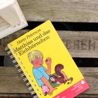 Notizbuch aus Kinderbuch "Matthias und das Eichhörnchen" Retrobuch Geschenk Freund Mann Upcycling Bild 4