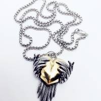 Silber Halskette mit goldenem Herz Anhänger umschlungen mit Engelsflügel der Engel und seine Flügel Bild 1