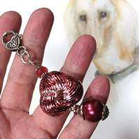 Anhänger rot für Hundehalsband Taschenbaumler handgemacht Schlüsselanhänger Bild 1