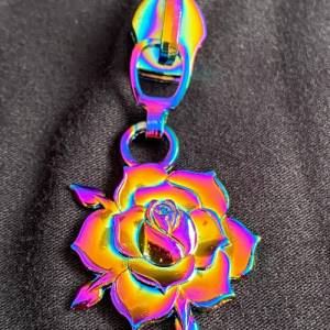 Zipper Rose2, breit, regenbogen / Schieber für Reißverschlüsse mit Spiralraupe Bild 1