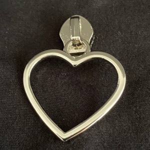 Zipper Heart2, breit, mittlere Größe, silber / Schieber für Reißverschlüsse mit Spiralraupe Bild 1