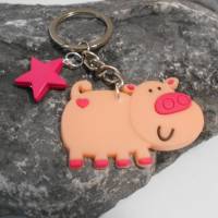 Schwein, Pig, mit Herz auf Popo,  Schlüsselanhänger Stern Glücksbringer PVC Bild 1