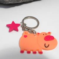 Schwein, Pig, mit Herz auf Popo,  Schlüsselanhänger Stern Glücksbringer PVC Bild 3