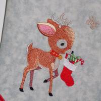 Bestickter grauer Nikolausstiefel Stickmotiv Reh personalisierter Weihnachtsstiefel mit Namen flauschige Krempe Bild 2