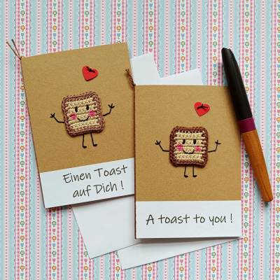 Glückwunschkarte Grußkarte A TOAST TO YOU ! gehäkelt und gestickt mit Wunschtext