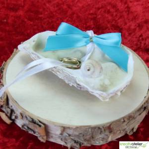 Elegante Austernmuschel-Ringschale (weiß) mit stilvollen türkis-weißen Satinbändern - Perfekte Aufbewahrung für Eheringe Bild 2