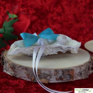 Elegante Austernmuschel-Ringschale (weiß) mit stilvollen türkis-weißen Satinbändern - Perfekte Aufbewahrung für Eheringe Bild 4