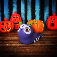 Süße Halloween-Schnecke mit Kürbishaus Bild 3