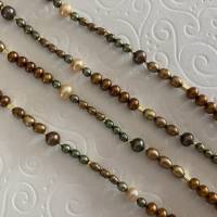 Lange Perlenkette 110 cm, Zuchtperlen braun grün gelb gold, Geschenk für Mann, Frau, unisex, Handarbeit aus Bayern Bild 1
