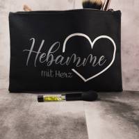 Schwarze Kosmetiktasche 'Hebamme mit Herz' - Abverkauf Bild 4