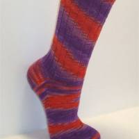 handgestrickte Socken, Strümpfe Gr. 38/39, Damensocken in lila, flieder und orange, Einzelpaar Bild 6