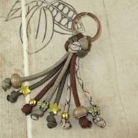 Schlüsselanhänger braun/beige aus Paracord Anhänger mit Schlüsselring Taschenbaumler Taschenanhänger mit Perlen Bild 1