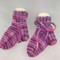 Babysocken handgestrickt in Größe 16/17 mit Bindeband, Socken für Babys Bild 2