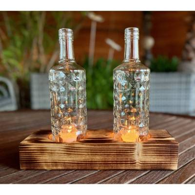 Tischleuchter zweiflammig mit alten Three Sixty Vodka Flaschen - Glas auf Holz - besonderes Unikat auf Kantholz