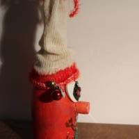 Dekofigur BÄUMCHENWICHTEL Weihnachtswichtel witzige Upcyclingfigur aus Sektflasche m. handgestricktem Mützchen Bild 5