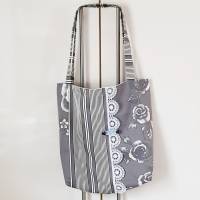 graue Stofftasche mit Rosen und Streifen und einer kleinen Innentasche, Unikat, Geschenk Bild 1