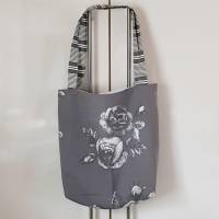graue Stofftasche mit Rosen und Streifen und einer kleinen Innentasche, Unikat, Geschenk Bild 2
