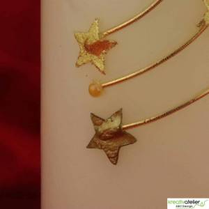 Elfenbeinfarbige Weihnachtskerze „Sternenzauber“ in gold Bild 6