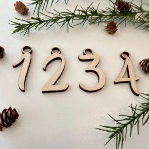 Zahlen für den Adventskranz aus Holz Kerzen Zahlenanhänger Kerzenanhänger für den Adventskranz Zahlen Eins bis Vier Adve Bild 4