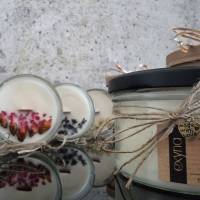 Handgegossene Duftkerze Sojawachskerzen mit Holzdocht und Trockenblumen - Geschenkbox - 10 Düfte - 150g - Vegan Bild 4