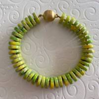 Edelsteinarmband mit Magnetverschluss, grün gelb Magnesitrondellen gefärbt, Geschenk Frauen, Handarbeit aus Bayern Bild 1
