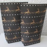 Geschenktüte Springende Hirsche, 5 Papiertüten Weihnachten, Bodenbeutel mit Hirschen in Reihen und Ranken Bild 1