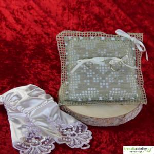 Bezauberndes gehäkeltes Ringkissen in Lindgrün-Creme mit eleganten Satinschleifen - perfekt für romantische Hochzeiten Bild 6