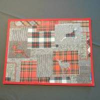 Tischset - Platzset – Patchwork Look mit Hirschen – grau und rot mit Rückseite aus Filz - 40 x 27 cm - Unikat Bild 4