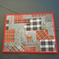 Tischset - Platzset – Patchwork Look mit Hirschen – grau und rot mit Rückseite aus Filz - 40 x 27 cm - Unikat Bild 7
