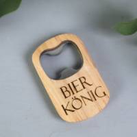 Flaschenöffner Holz graviert personalisiert Geschenk Bierkönig Bild 1