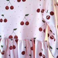 verspieltes langes Kleid mit Rüschen aus BIO Baumwolle Stoffdesign mit Kirschen von Lillemo Bild 2