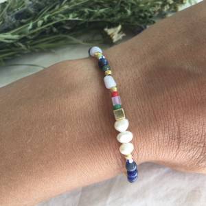 Perlenarmband bunt, Edelsteinarmband mit Süßwasserperlen, Rocaillesarmband, Geschenk für beste Freundin und Frau zum Val Bild 5