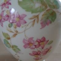 Mit Clematis-Dekor geschmückte Vase. Höhe: 17cm. Bavaria Bild 2