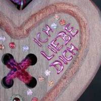 Geschenk Valentinstag ICH LIEBE DICH abstrakt gestaltetes Herz aus Holz mit Acrylfarbe im Shabby-Stil gestaltet Bild 4