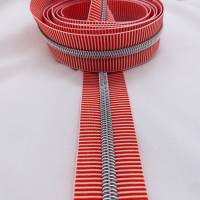 Reißverschluss Silver Stripes, breit, orangerot-weiß / Endlosreißverschluss / metallisierter Kunststoffraupe / Meterware Bild 4