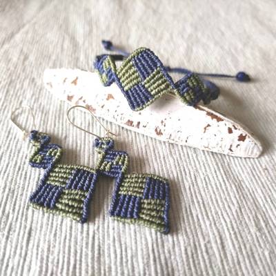 Makramee Schmuck bestehend aus Armband und passendem Ohrschmuck in blau und grün