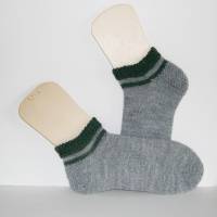 Loferl Trachtensocke Wandersocken, Sneaker-Socken, grau mit grün,kurze Sport-Socken handgestrickt, Männer Knöchelsocken, Bild 1