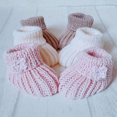 Gestrickte Babyschuhe oder Babybooties, zur Taufe, aus Wolle oder Baumwolle, Geschenk zur Geburt, für Neugeborene