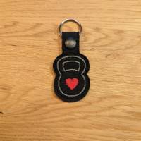 Schlüsselanhänger Kettlebell schwarz mit Herz Bild 1