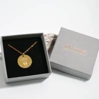 Gravierte Halskette für Mamas – Geburtskette - Babyfüße – Namenskette – Taufe - Edelstahl - Silber, Roségold oder Gold Bild 9