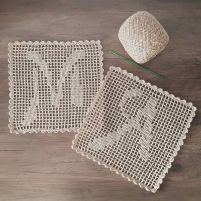 Personalisiertes Häkeldeckchen mit Ihrer Initiale, Spitzenserviette aus Baumwolle