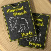 personalisierte Filzhülle für dein Mammut-Marsch Trophäenbuch - bestickt mit deinem Namen Bild 1