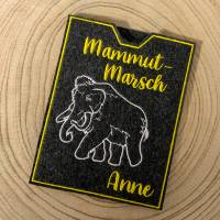 personalisierte Filzhülle für dein Mammut-Marsch Trophäenbuch - bestickt mit deinem Namen Bild 2