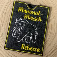 personalisierte Filzhülle für dein Mammut-Marsch Trophäenbuch - bestickt mit deinem Namen Bild 5