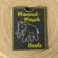 personalisierte Filzhülle für dein Mammut-Marsch Trophäenbuch - bestickt mit deinem Namen Bild 7